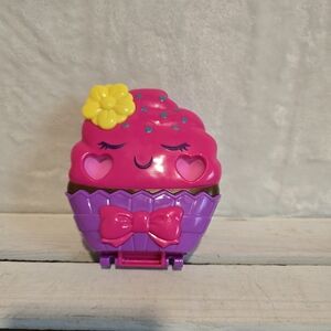 Polly Pocket SOMETHING SWEET CUPCAKE COMPACT micro mini figures playset